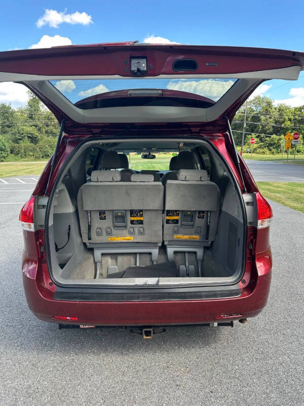 2014 Toyota Sienna LE 8-Passenger