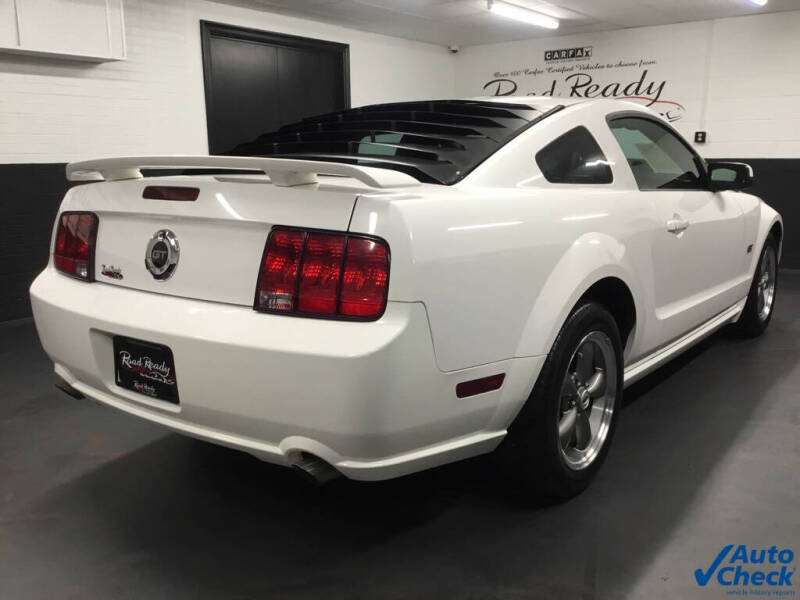 2005 Ford Mustang GT Deluxe