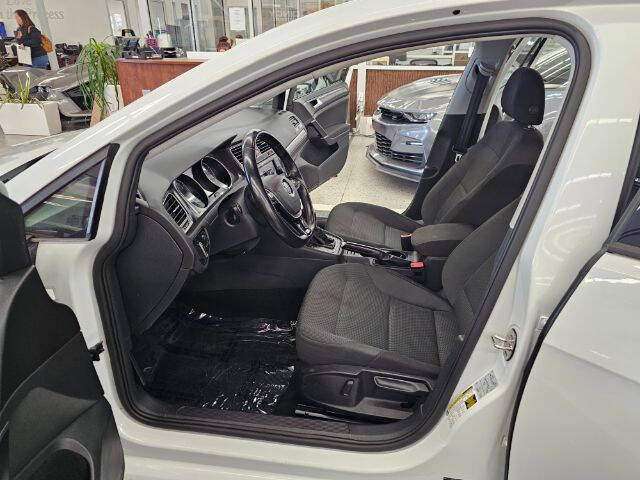 2019 Volkswagen Golf SE