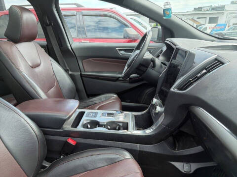 2022 Ford Edge Titanium