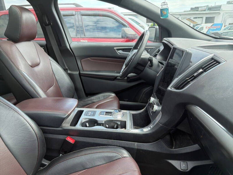 2022 Ford Edge Titanium
