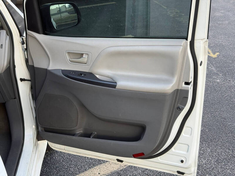 2017 Toyota Sienna L 7-Passenger