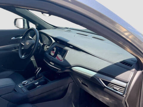 2023 Cadillac XT4 Premium Luxury
