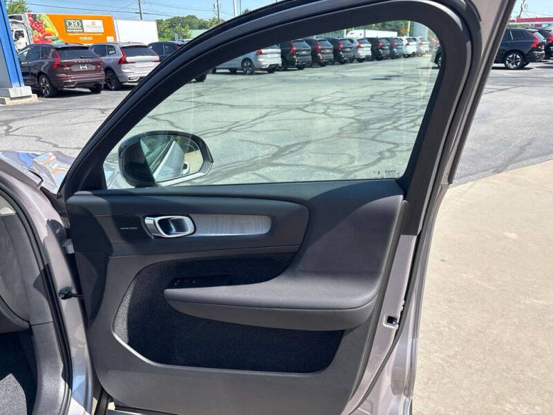 2026 Volvo XC40 B5 Ultra