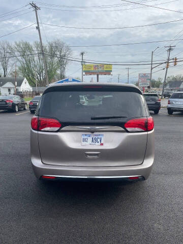 2017 Chrysler Pacifica Touring-L