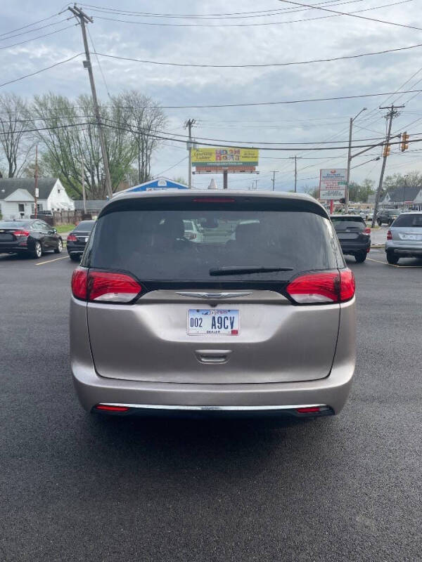 2017 Chrysler Pacifica Touring-L
