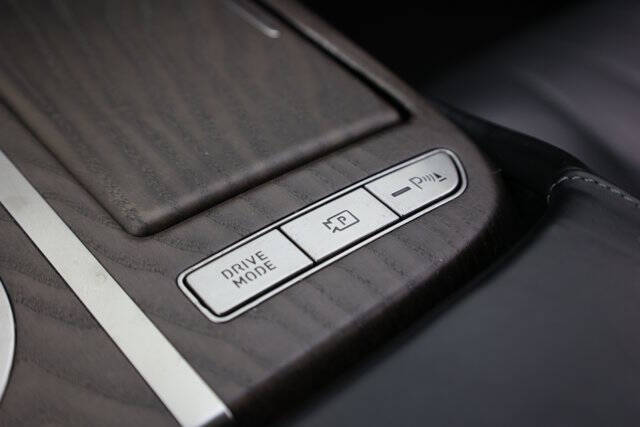 2023 Genesis Electrified G80