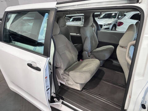 2017 Toyota Sienna L 7-Passenger