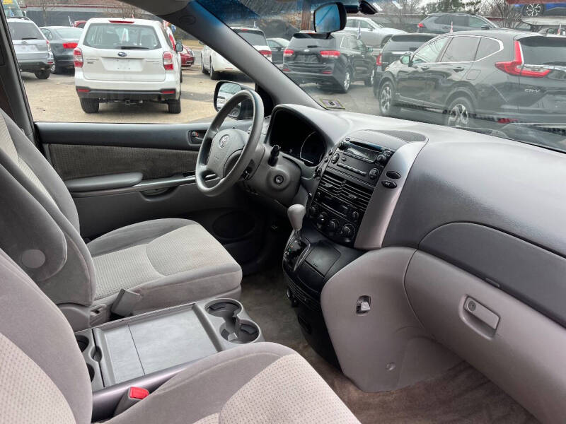 2009 Toyota Sienna LE 7-Passenger