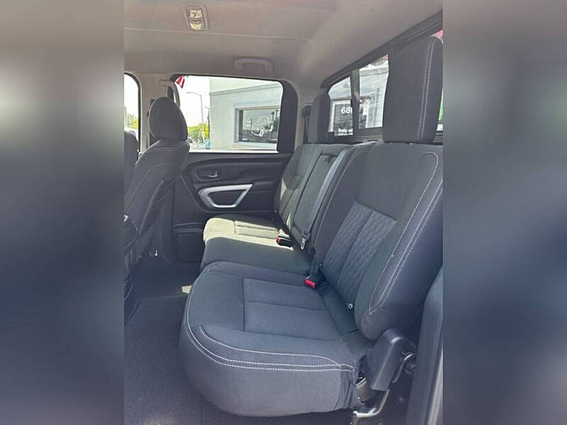 2017 Nissan Titan SV