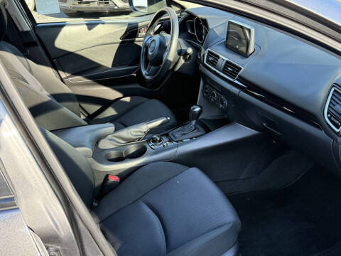 2015 Mazda MAZDA3 i Sport