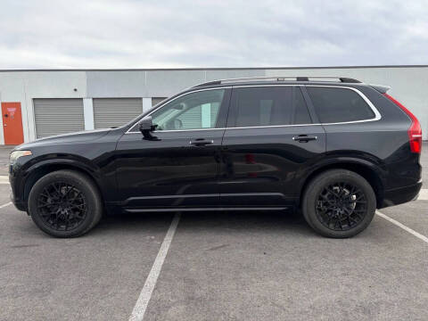 2016 Volvo XC90 T6 Momentum