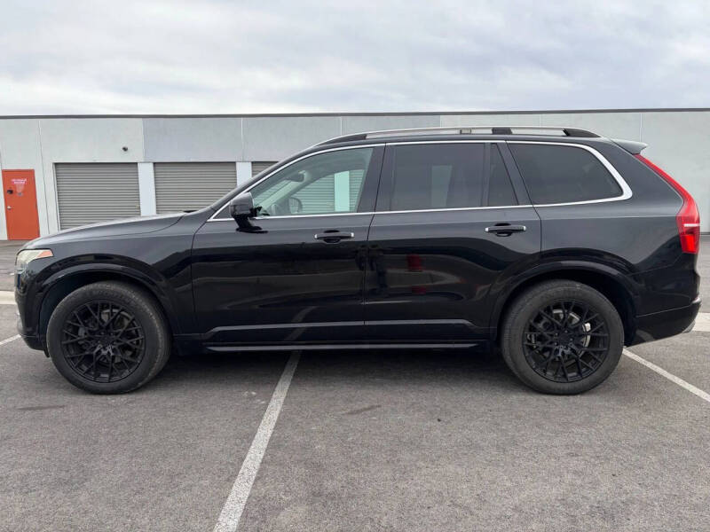 2016 Volvo XC90 T6 Momentum