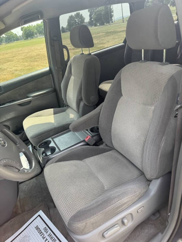 2008 Toyota Sienna LE 7-Passenger