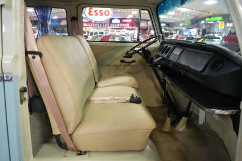 1976 Volkswagen Type 2 Westfalia Camper Bus