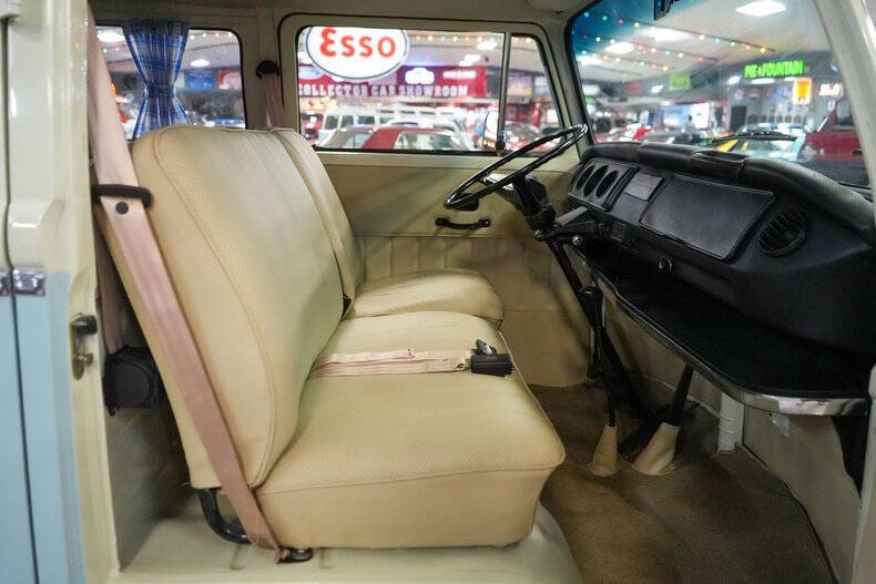 1976 Volkswagen Type 2 Westfalia Camper Bus
