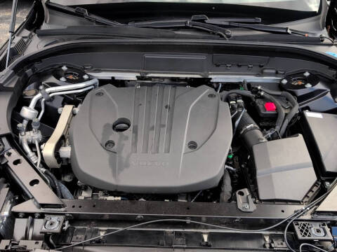 2023 Volvo XC60 B5 Plus Dark Theme