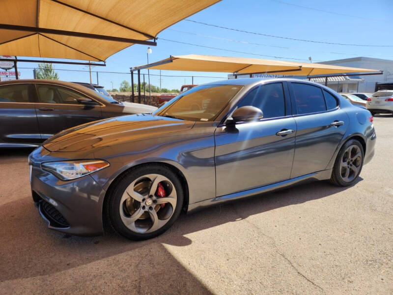 2017 Alfa Romeo Giulia Base photo 2