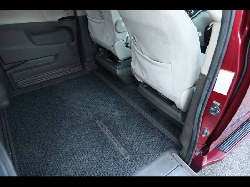 2015 Toyota Sienna LE Mobility 7-Passenger
