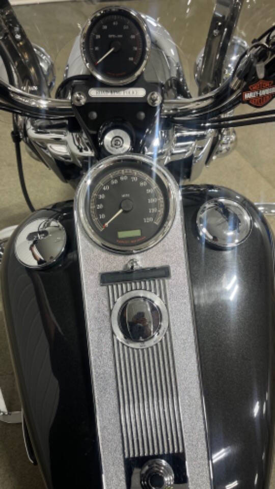 Harley-DavidsonPolice Road King10