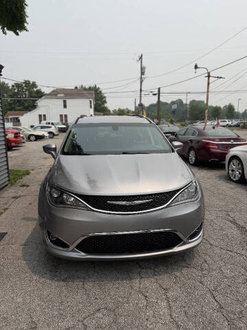 2017 Chrysler Pacifica Touring-L Plus