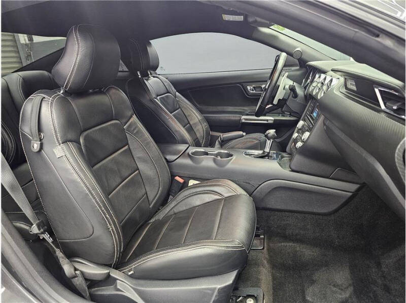 2016 Ford Mustang V6