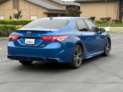 2020 Toyota Camry Hybrid SE