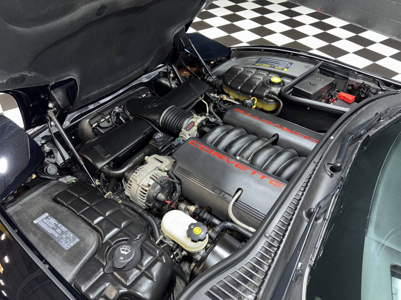 2004 Chevrolet Corvette 5