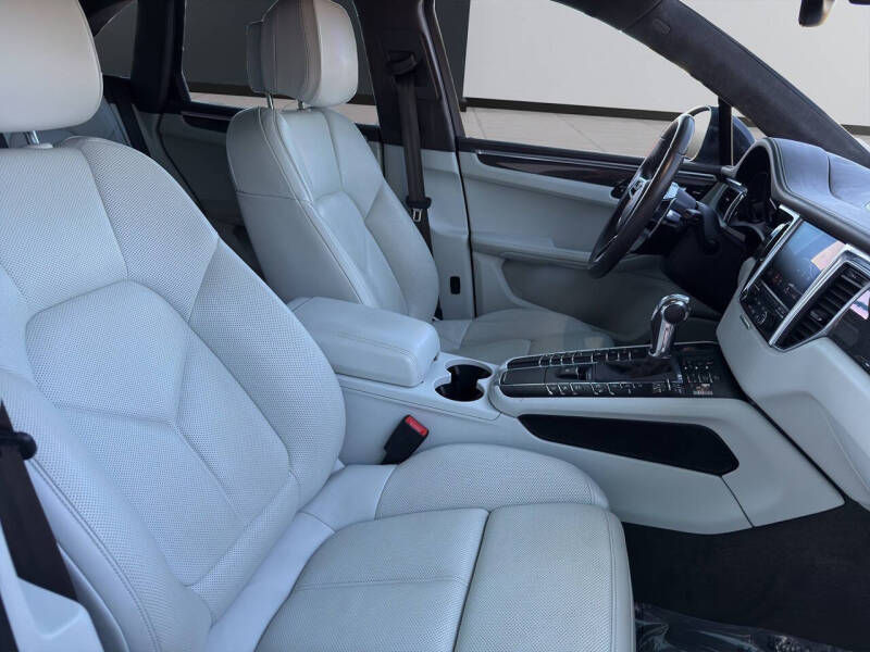 2017 Porsche Macan Turbo