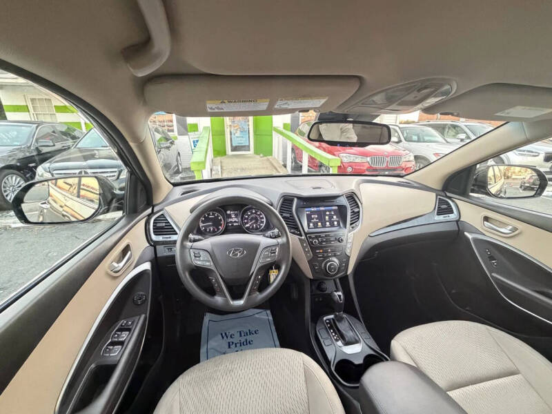 2017 Hyundai Santa Fe SE