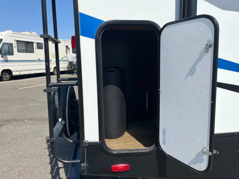 2023 Forest River WILDCAT M-282RKX