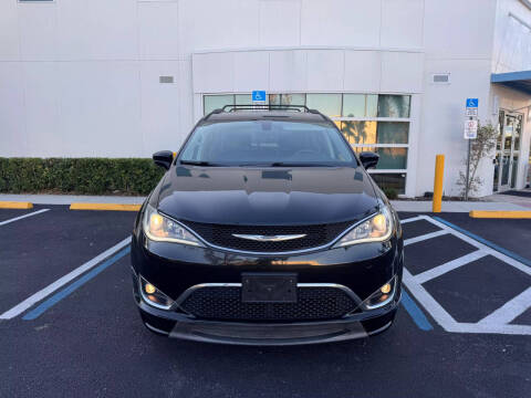 2017 Chrysler Pacifica Touring-L