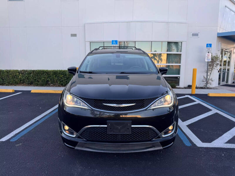 2017 Chrysler Pacifica Touring-L