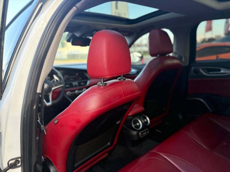 2019 Alfa Romeo Giulia Sport