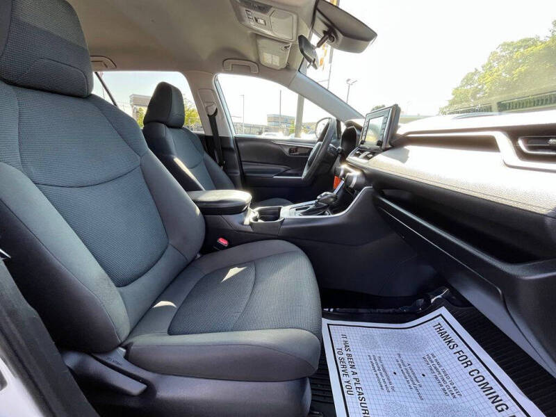 2021 Toyota RAV4 LE