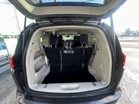 2017 Chrysler Pacifica Touring-L Plus