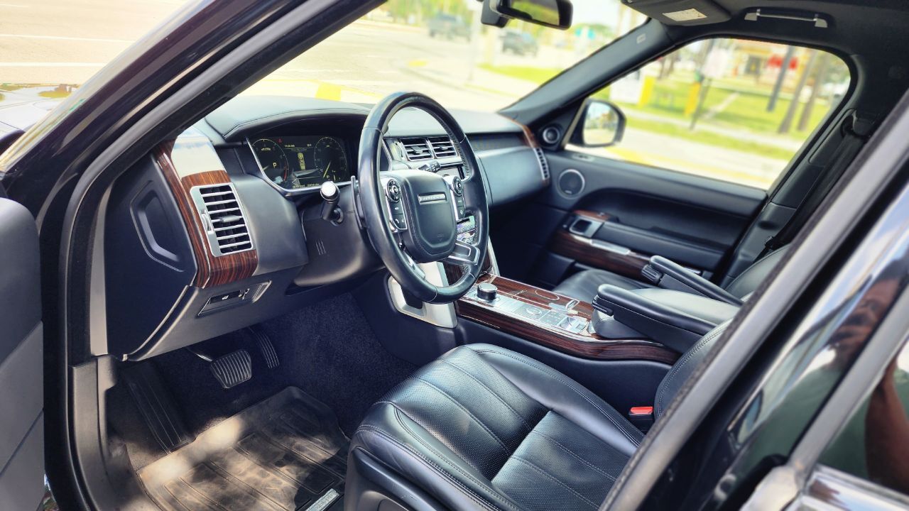 2014 Land Rover Range Rover  - $32,900