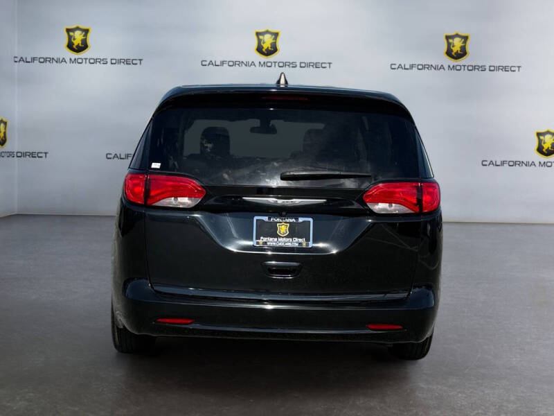 2022 Chrysler Voyager LX