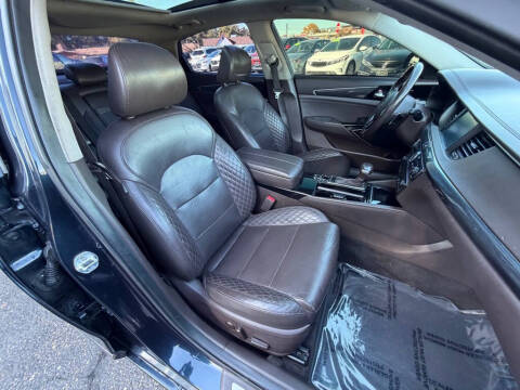 2017 Kia Cadenza Premium