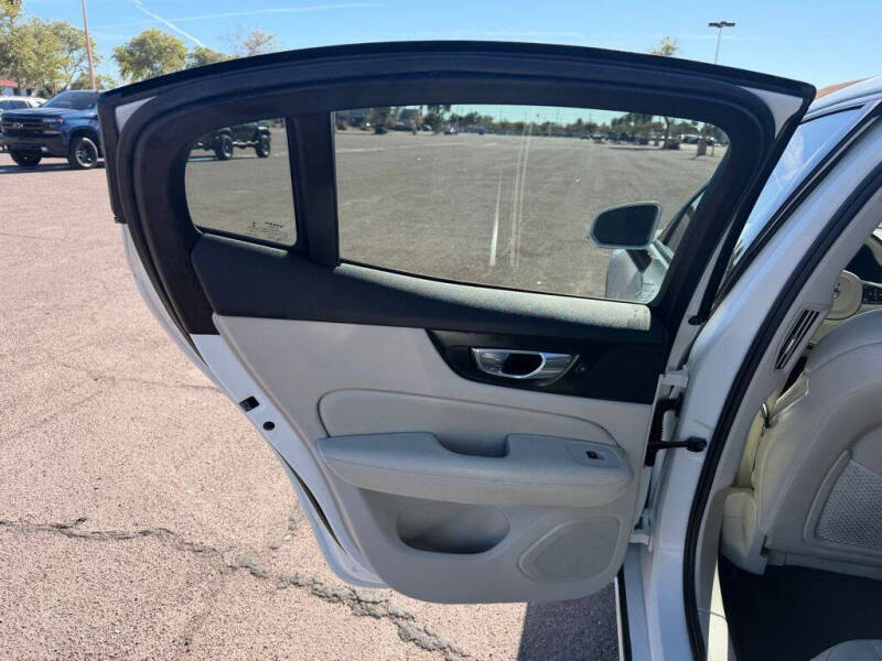 2021 Volvo S60 T5 Momentum