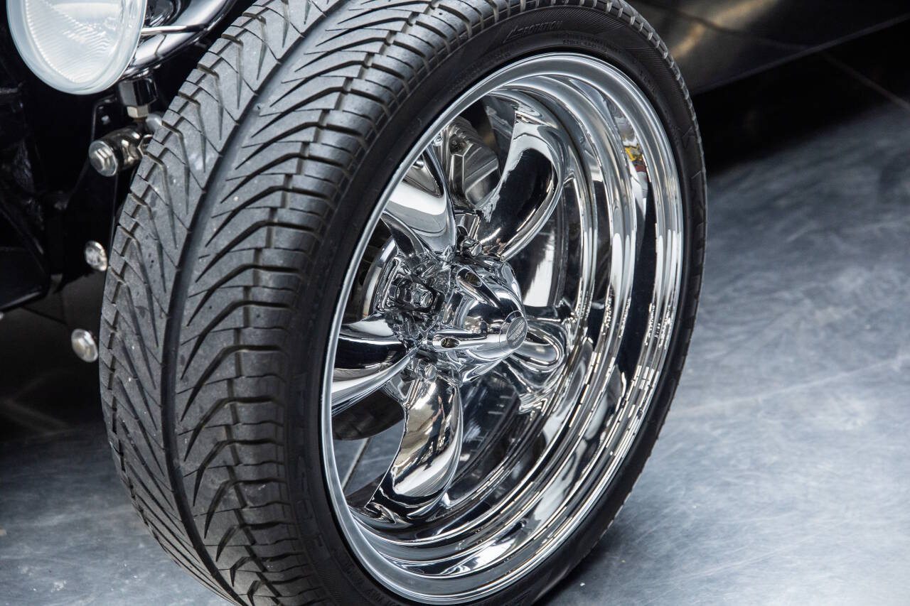 1933 Ford Model 40 35