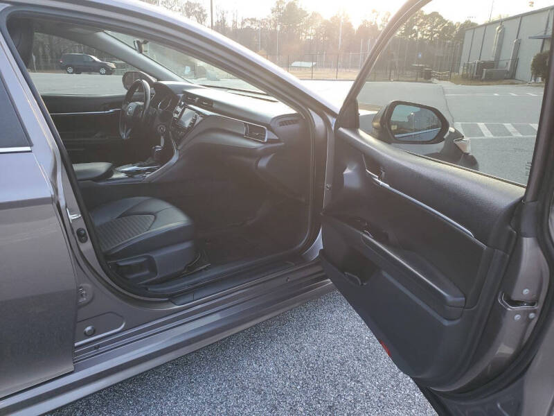 2020 Toyota Camry SE