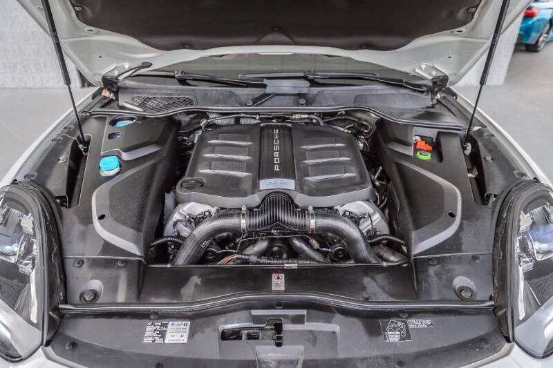 2016 Porsche Cayenne GTS