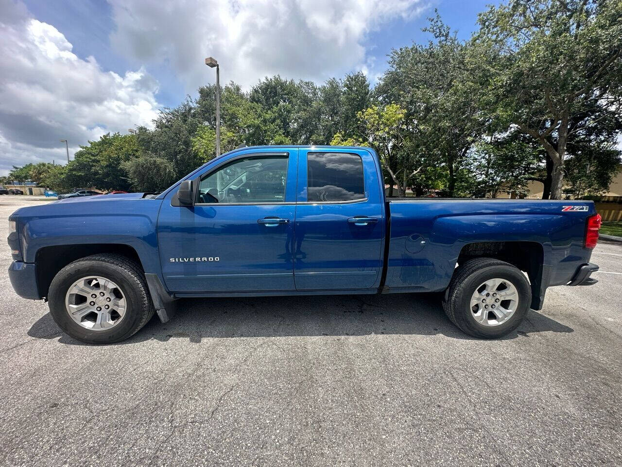 2016 CHEVROLET Silverado Pickup - $16,999