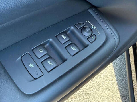 2025 Volvo XC60 T8 Core Dark Theme