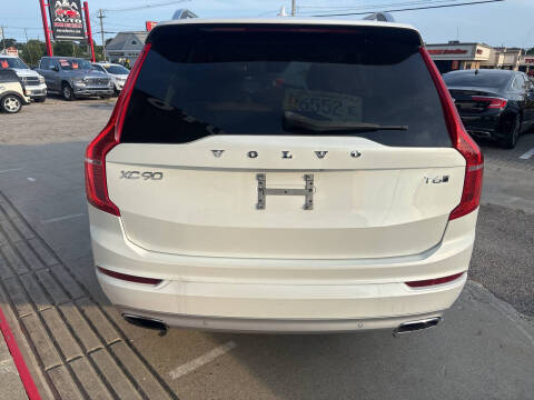 2016 Volvo XC90 T6 Momentum