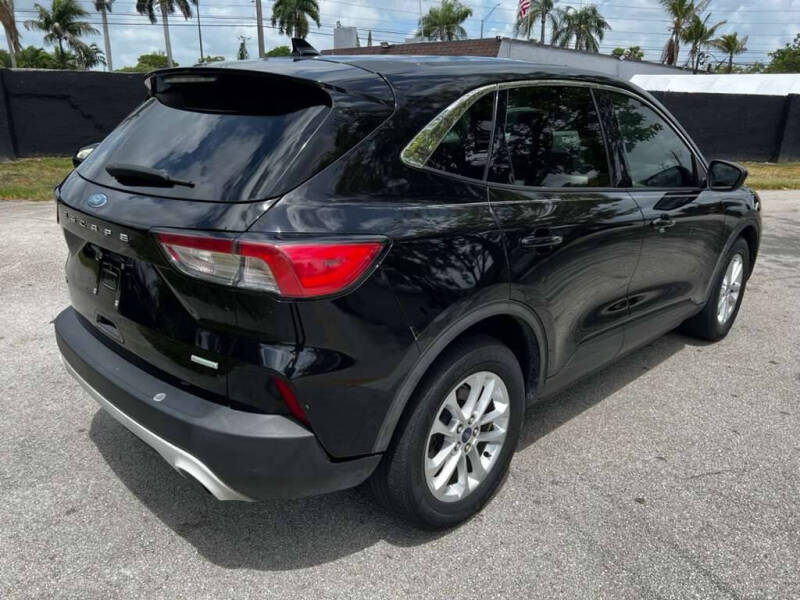 2020 Ford Escape SE