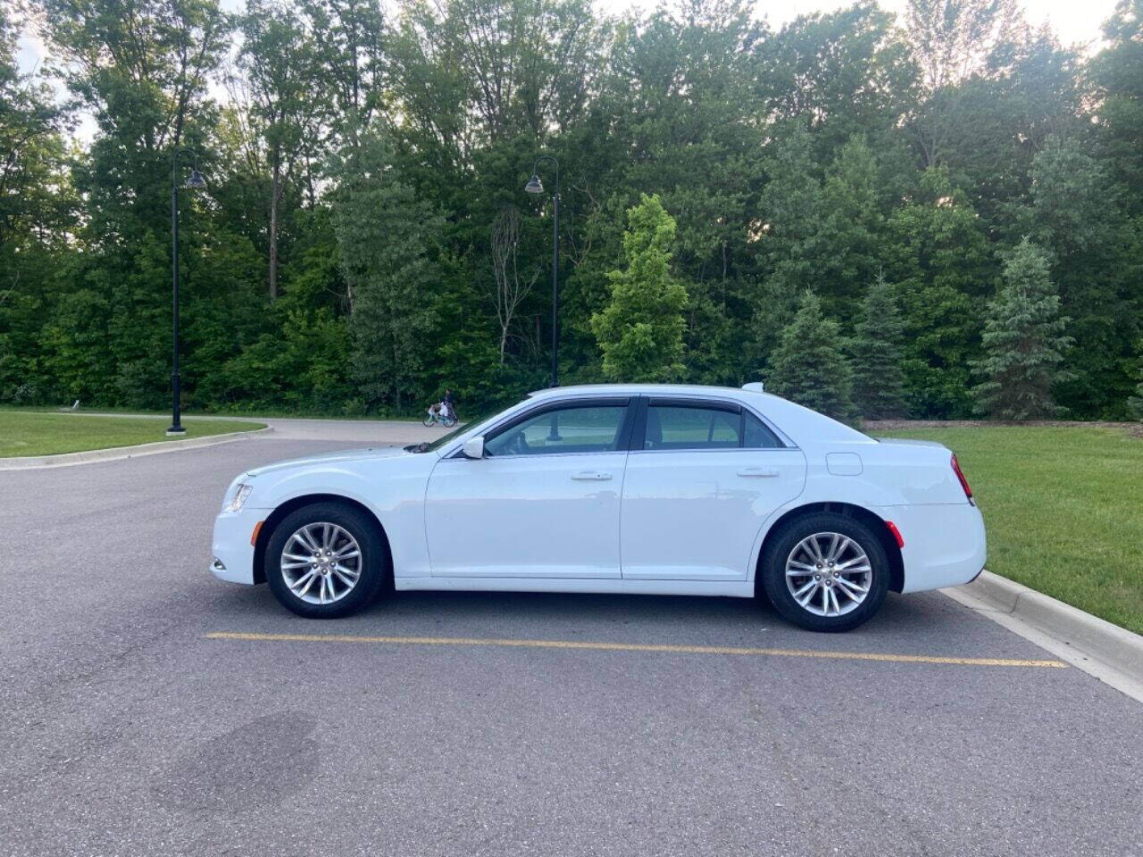 2018 Chrysler 300 for sale at ZAKS AUTO INC in Detroit, MI