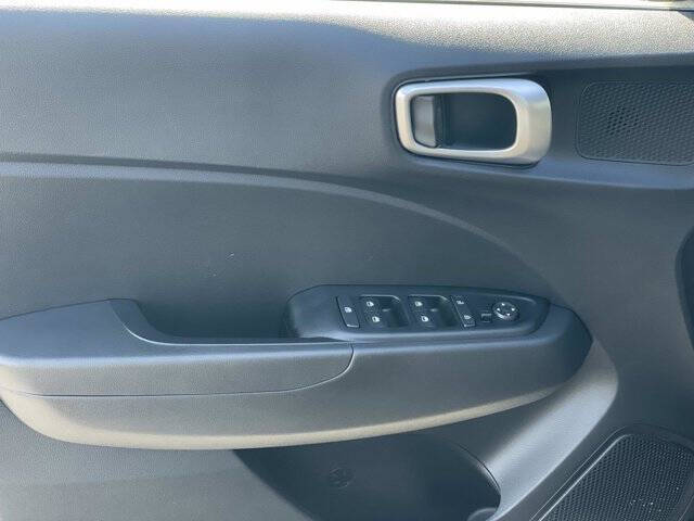 2025 Hyundai Venue SE