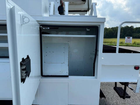 2013 Freightliner M2 106